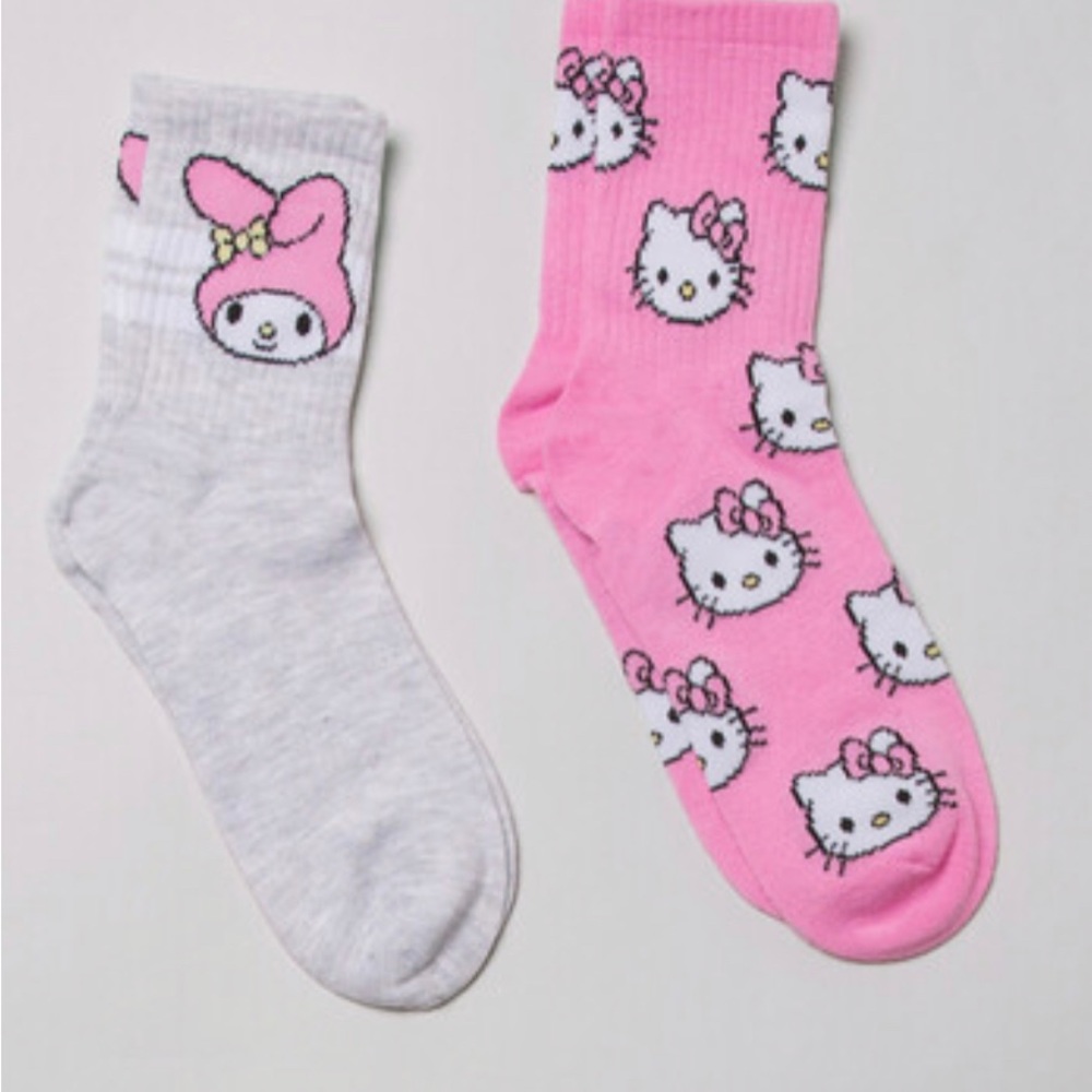 2 Pk Hello Kitty Crew Socks - Picture 5 of 7